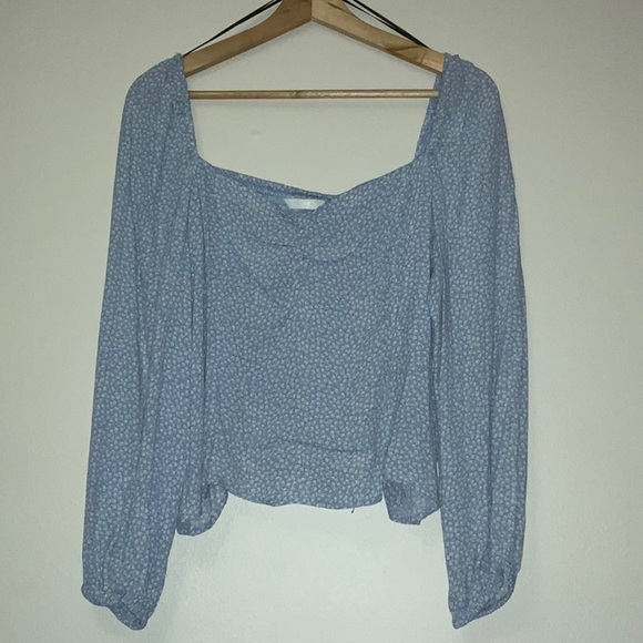 Women's Light Blue Puff Sleeve Floral Top Ruched Back - Picture 3 of 4